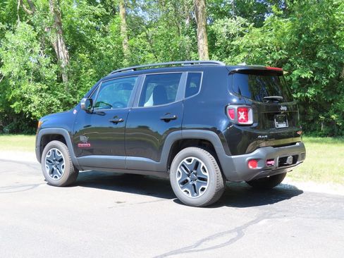Used 2017 Jeep Renegade Trailhawk w/ Premium Trailhawk Package AWD/4WD image 6