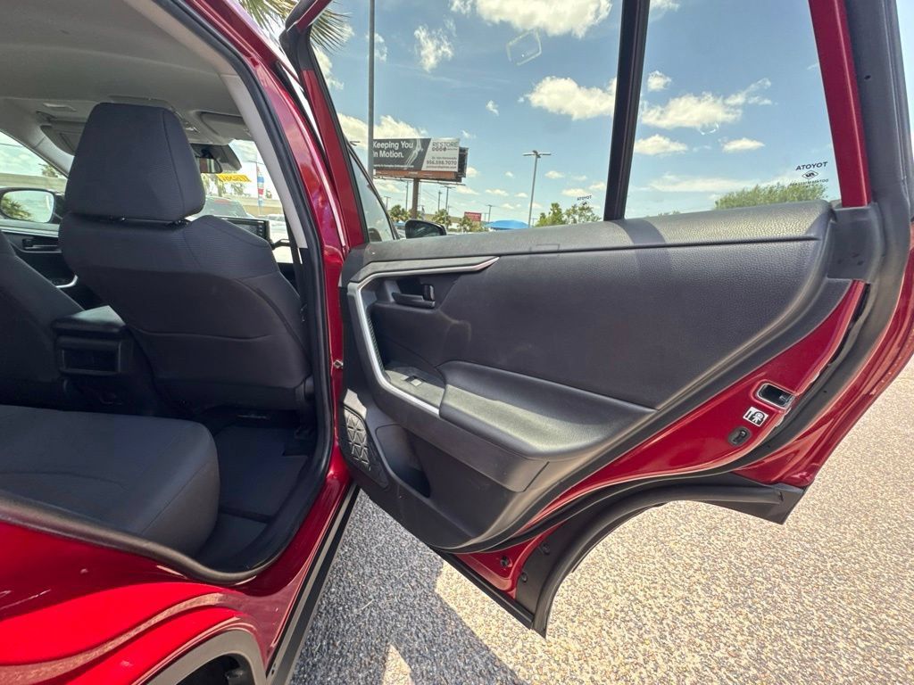 Used 2020 Toyota RAV4 LE FWD image 22