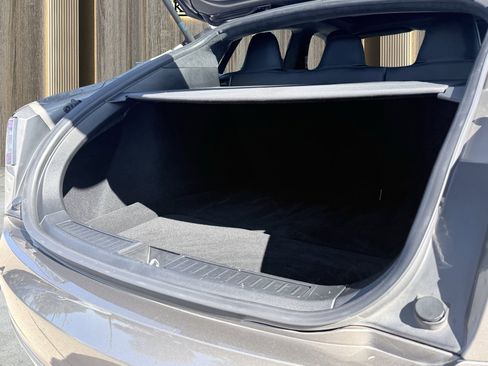 Used 2015 Tesla Model S 70D image 19