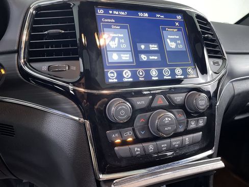 Used 2020 Jeep Grand Cherokee Limited AWD/4WD image 17