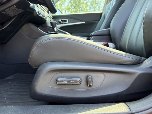 Used 2025 Acura Integra Base image 23