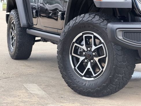 Used 2025 Jeep Wrangler Unlimited Rubicon AWD/4WD image 11