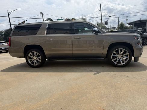 Used 2019 Chevrolet Suburban Premier RWD image 5
