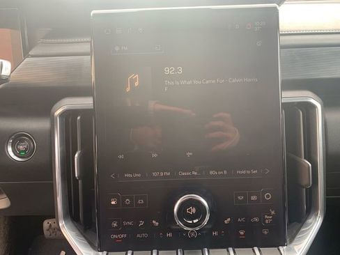 Used 2025 GMC Acadia Elevation image 26