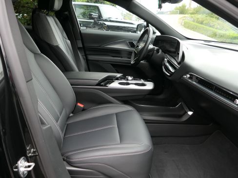 Certified 2024 Cadillac Lyriq Tech RWD image 30