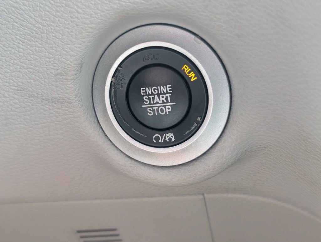 Used 2017 Chrysler Pacifica Touring FWD image 17