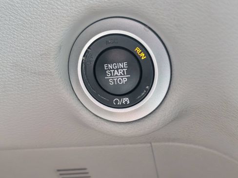 Used 2017 Chrysler Pacifica Touring FWD image 17