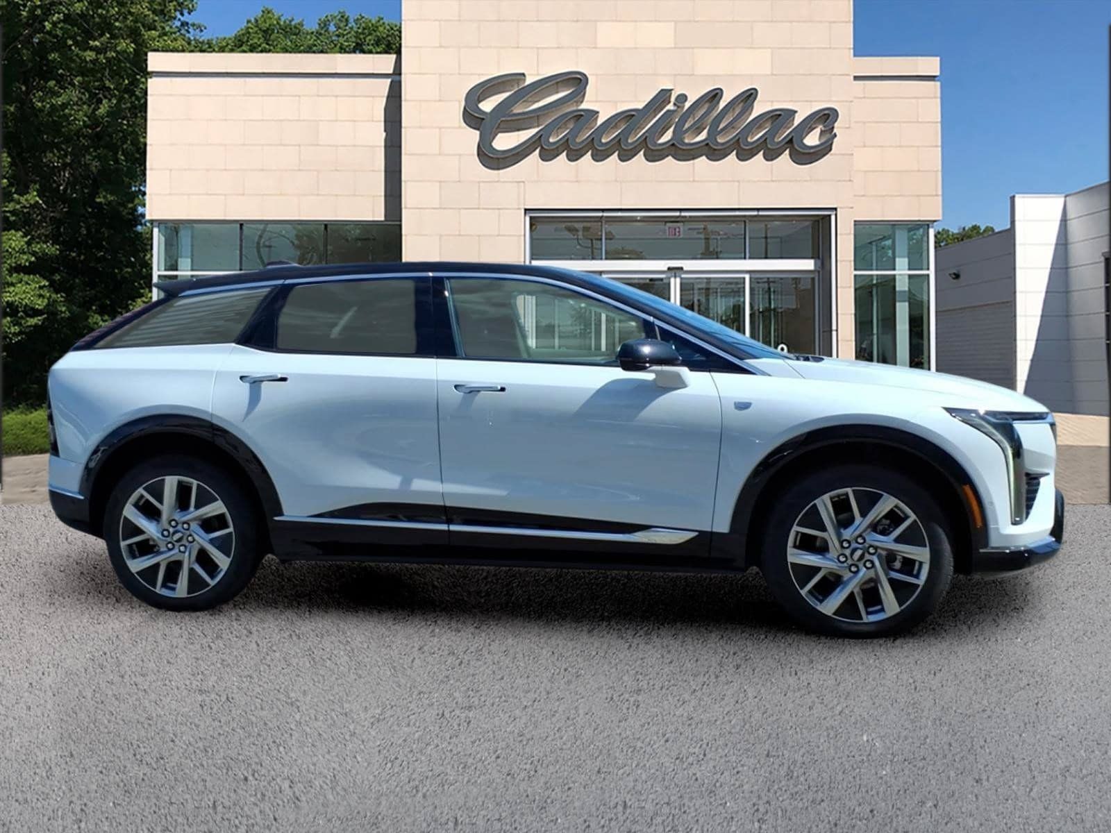 New 2027 Cadillac Optiq Luxury w/ LPO, Floor Liner Package AWD/4WD image 6