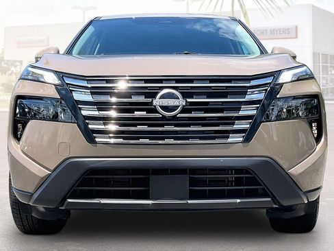 Used 2025 Nissan Rogue SV FWD image 23