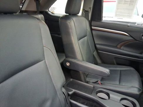 Used 2014 Toyota Highlander Limited Platinum image 10