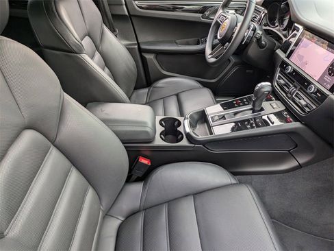 Used 2022 Porsche Macan S image 35