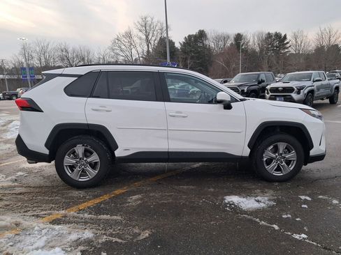 Used 2024 Toyota RAV4 LE image 6