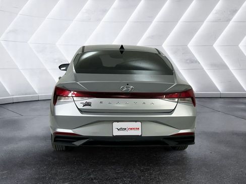 Used 2023 Hyundai Elantra SE FWD image 5