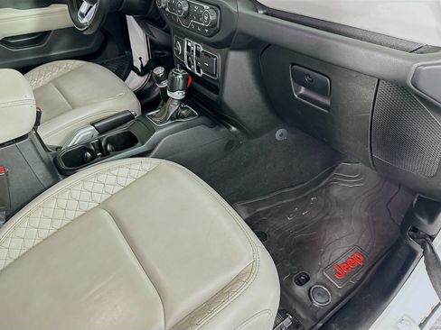 Used 2021 Jeep Wrangler Unlimited Sahara AWD/4WD image 33