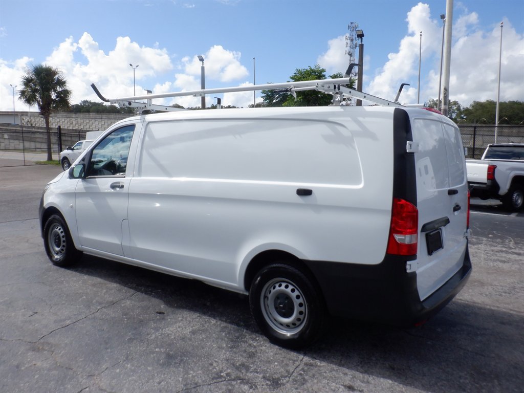 Used 2023 Mercedes-Benz Metris image 3