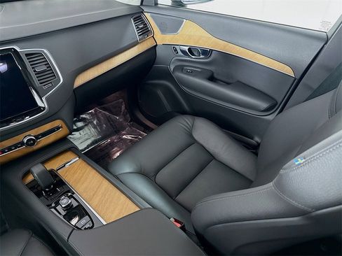 Certified 2025 Volvo XC90 B6 Core image 24