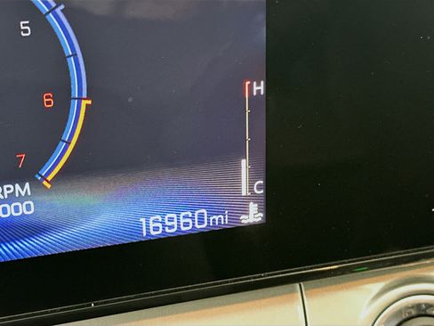 Used 2025 Chevrolet Trax LT w/ LT Convenience Package image 18