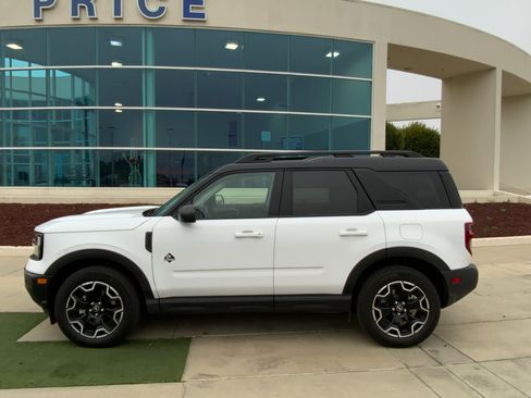 Used 2025 Ford Bronco Sport Outer Banks image 2