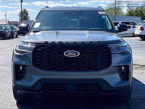 Used 2025 Ford Explorer ST-Line w/ ST-Line Street Pack AWD/4WD image 7