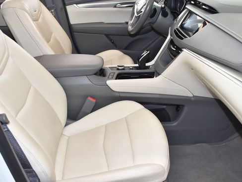 Used 2023 Cadillac XT5 Premium Luxury image 10