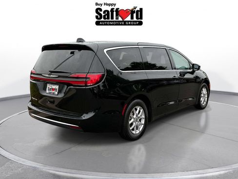 Used 2024 Chrysler Pacifica Touring-L FWD image 8