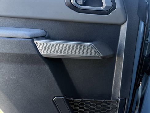 Used 2022 Ford Bronco Black Diamond image 13