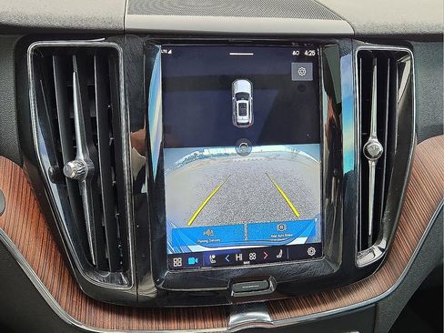 Certified 2023 Volvo XC60 B5 Plus w/ Climate Package image 28