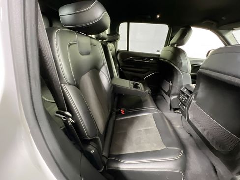 Used 2022 Jeep Grand Cherokee Altitude image 25