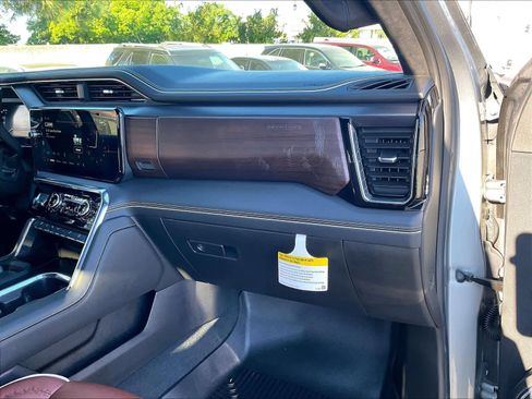 Used 2025 GMC Sierra 2500 Denali Ultimate w/ Max Trailering Package image 18