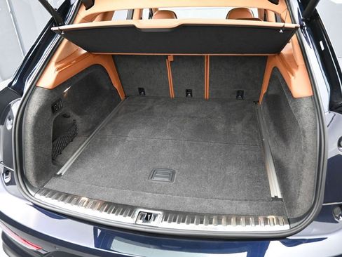 Certified 2024 Bentley Bentayga Azure image 37