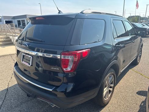 Used 2018 Ford Explorer XLT w/ Equipment Group 202A AWD/4WD image 12