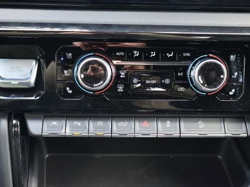 New 2026 GMC Sierra 1500 AT4 w/ AT4 Premium Package AWD/4WD image 14
