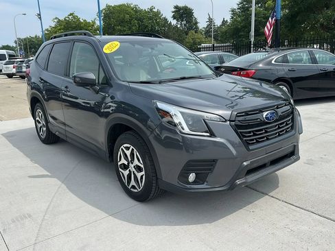 Used 2022 Subaru Forester Premium AWD/4WD image 3