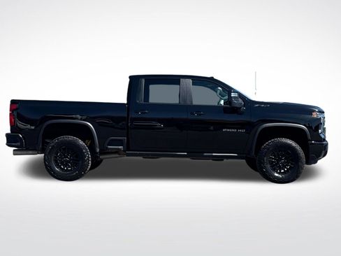 Used 2025 Chevrolet Silverado 2500 ZR2 w/ Technology Package AWD/4WD image 2