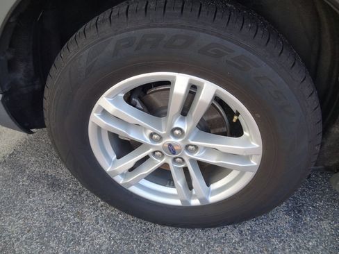 Certified 2022 Ford Explorer XLT w/ Equipment Group 202A RWD image 12