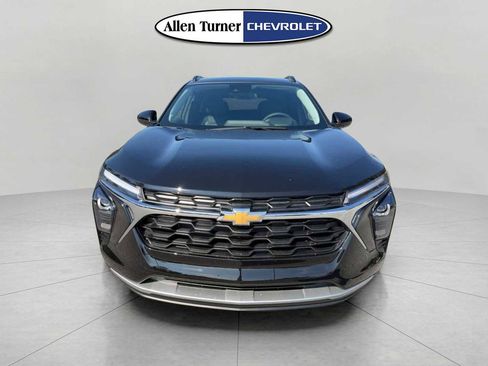 New 2026 Chevrolet Trax LT w/ Driver Confidence Package image 2