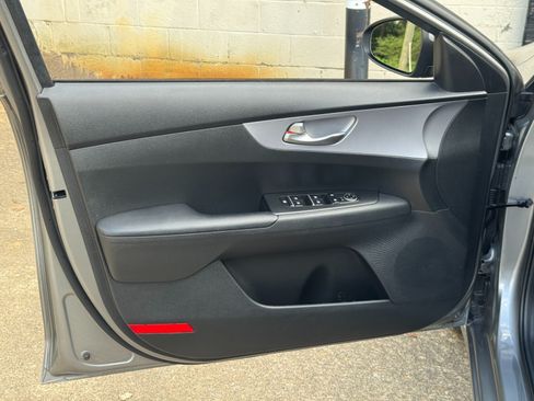 Used 2022 Kia Forte LXS FWD image 33