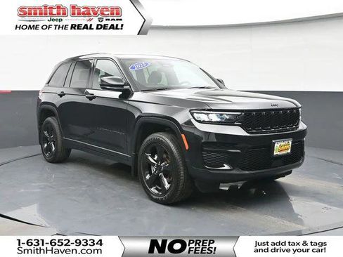 Certified 2025 Jeep Grand Cherokee Altitude image 1