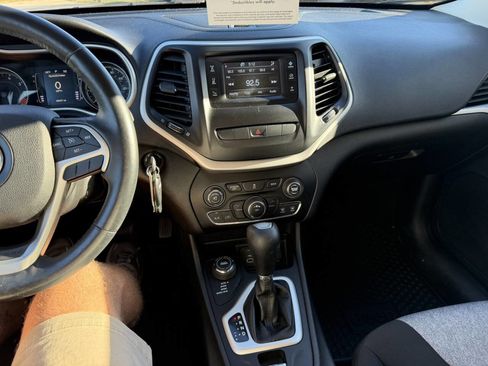 Used 2014 Jeep Cherokee Sport w/ Cold Weather Group AWD/4WD image 25