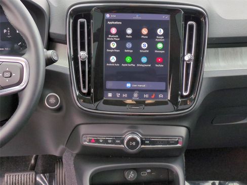 Used 2025 Volvo XC40 B5 Plus image 15