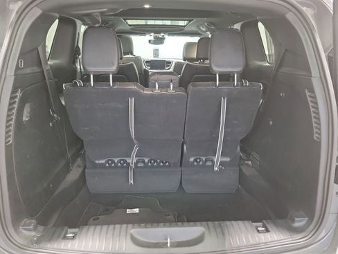 Used 2025 Chrysler Pacifica Limited image 17