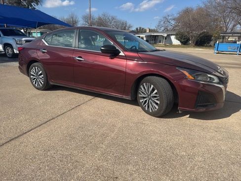 Used 2025 Nissan Altima 2.5 SV image 3