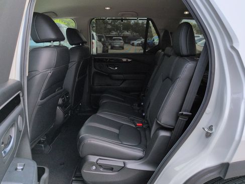 Used 2025 Honda Pilot EX-L image 14