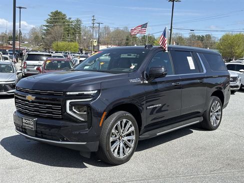 Used 2025 Chevrolet Suburban High Country w/ Sun And Tow Package AWD/4WD image 4