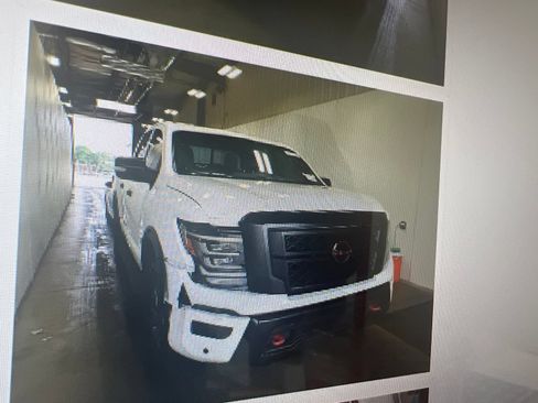 Used 2023 Nissan Titan PRO-4X w/ Pro-4x Convenience Package AWD/4WD image 7