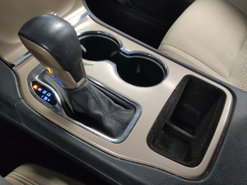 Used 2016 Jeep Grand Cherokee Laredo 75th Anniversary image 26