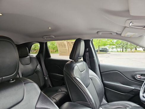 Used 2020 Jeep Cherokee Latitude Plus FWD image 13