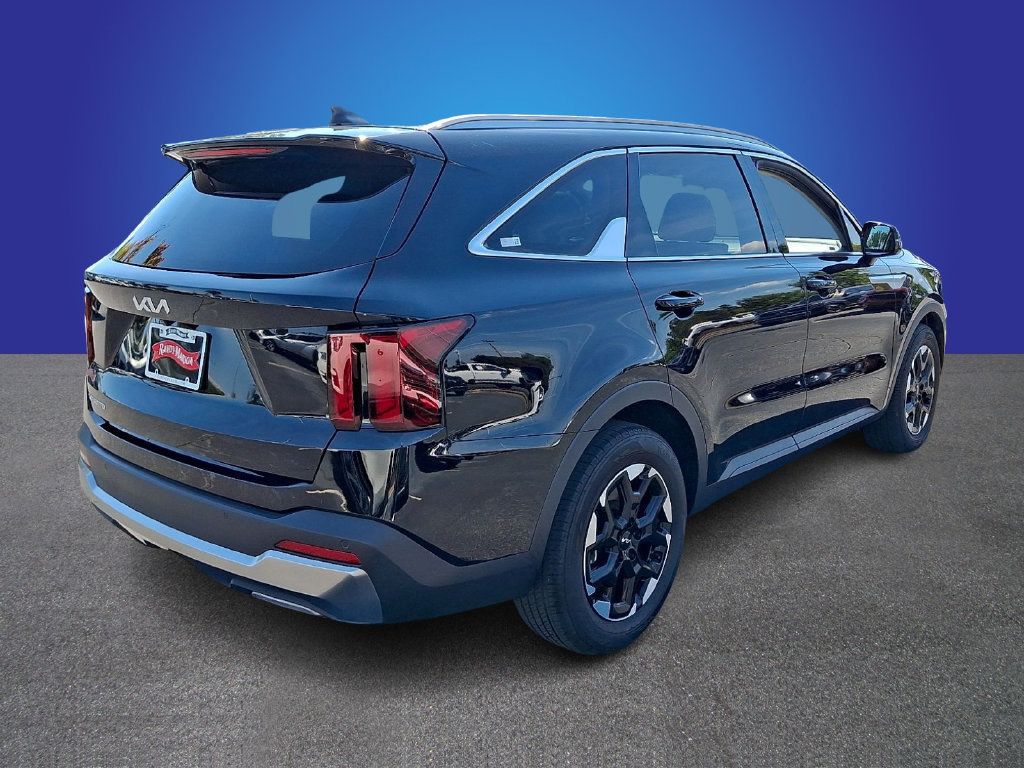 Used 2024 Kia Sorento S w/ Panoramic Sunroof Package FWD image 4