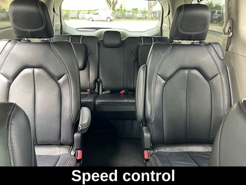 Certified 2022 Chrysler Pacifica Touring-L image 15