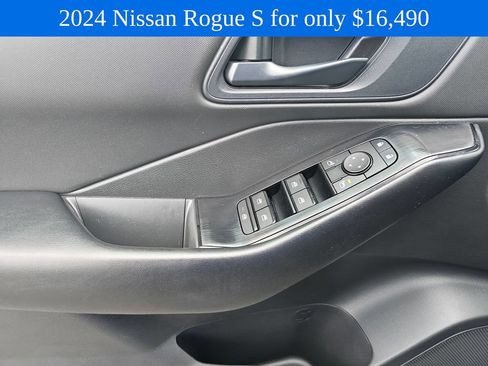 Used 2024 Nissan Rogue S FWD image 21